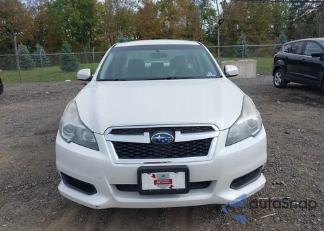 2013 Subaru Legacy 2.5I Premium из США, поврежденный, VIN 4S3BMBC67D3042937